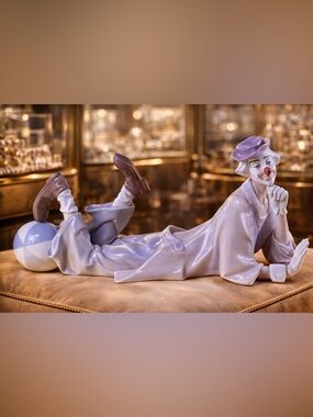 Retired Vintage Lladro Figurine #4618 Clown Lying Down With Beach Ball MINT +Box